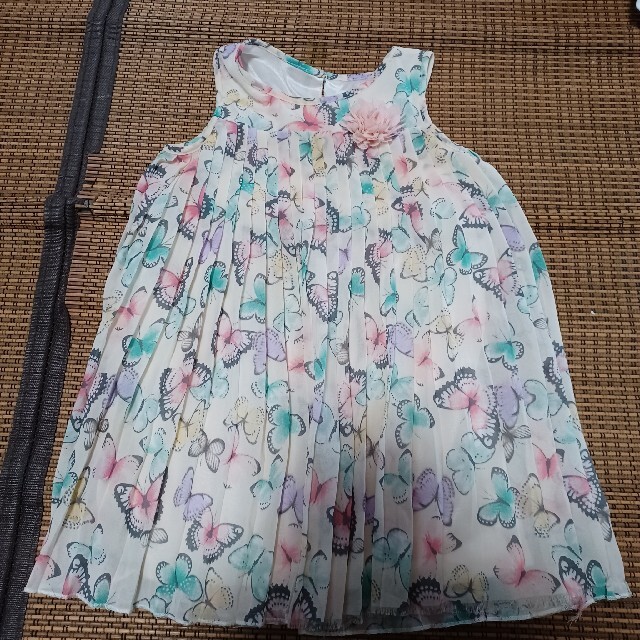 H&M(エイチアンドエム)の蝶プリントワンピース キッズ/ベビー/マタニティのキッズ服女の子用(90cm~)(ワンピース)の商品写真