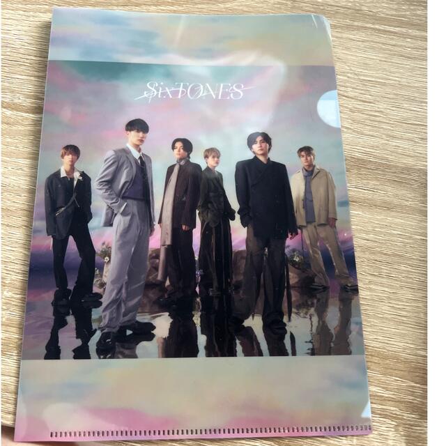 SixTONES(ストーンズ)のわたし(通常盤＋クリアファイル) エンタメ/ホビーのCD(ポップス/ロック(邦楽))の商品写真