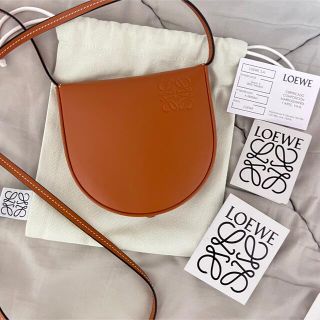 ロエベ(LOEWE)の【全新美品】LOEWE ロエベheel pouch small TAN(ショルダーバッグ)