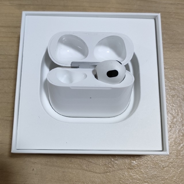 祝開店！大放出セール開催中 Apple - airpods 第3世代　右(R)+充電ケース+カバー ヘッドフォン+イヤフォン
