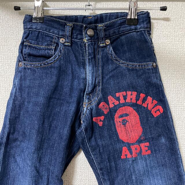 BAPE KIDS(ベイプキッズ)のエイプ　キッズデニム100 A BATHING APE キッズ/ベビー/マタニティのキッズ服男の子用(90cm~)(パンツ/スパッツ)の商品写真