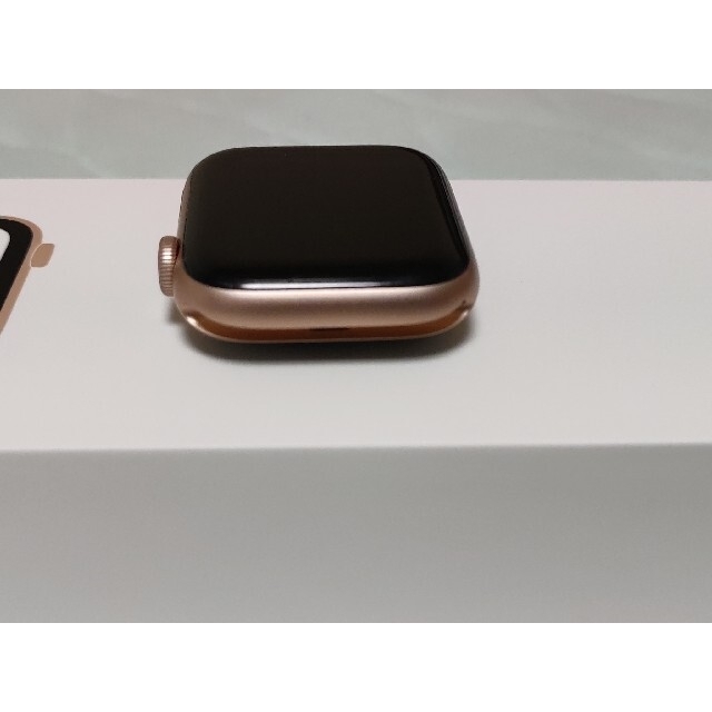 Apple Watch(アップルウォッチ)のアップルウォッチ4 ゴールド 44mm 美品 ベルト未使用! メンズの時計(腕時計(デジタル))の商品写真