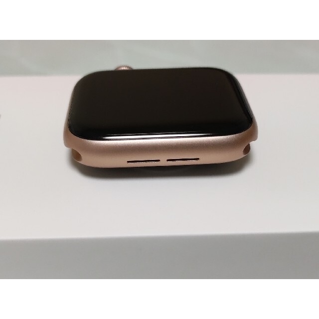 Apple Watch(アップルウォッチ)のアップルウォッチ4 ゴールド 44mm 美品 ベルト未使用! メンズの時計(腕時計(デジタル))の商品写真