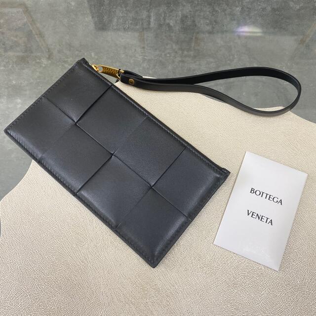 Bottega Veneta(ボッテガヴェネタ)の残１【新品】ボッテガ ヴェネタ ハンドル付き クラッチバッグ/ポーチ マキシ 黒 レディースのバッグ(クラッチバッグ)の商品写真