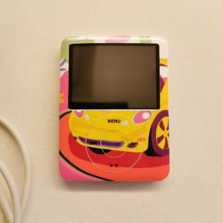 アイポッド(iPod)のiPod nano 8GB シルバー☆ケース、充電ケーブル付(ポータブルプレーヤー)