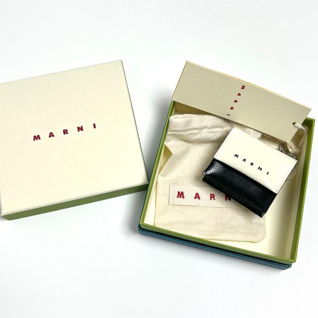 Marni(マルニ)の新品 マルニ PVC エアポッズ ホルダー Airpods イヤフォン ケース スマホ/家電/カメラのスマホアクセサリー(モバイルケース/カバー)の商品写真