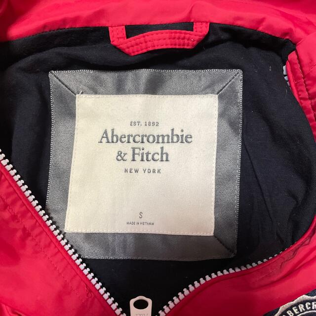 Abercrombie&Fitch(アバクロンビーアンドフィッチ)のAbercrombie & Fitch ウィンドブレーカー レディースのジャケット/アウター(ナイロンジャケット)の商品写真