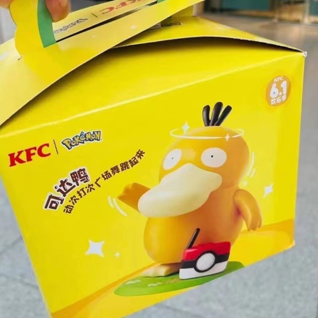 ポケモン(ポケモン)の新品　KFC正規品　コダック　踊るおもちゃ　動くおもちゃ　フィギュア　人形 エンタメ/ホビーのおもちゃ/ぬいぐるみ(キャラクターグッズ)の商品写真