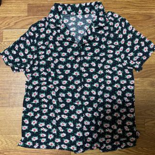 マウジー(moussy)のMoussy マウジー 花柄 黒 半袖 ワイシャツ(シャツ/ブラウス(半袖/袖なし))