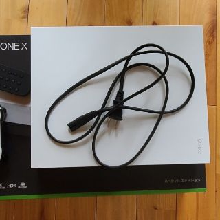 エックスボックス(Xbox)のxbox one x ホワイト　1tb(家庭用ゲーム機本体)