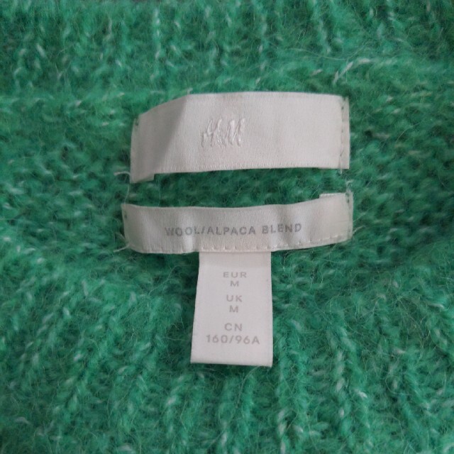 H&M(エイチアンドエム)のH&M　グリーンニット レディースのトップス(ニット/セーター)の商品写真