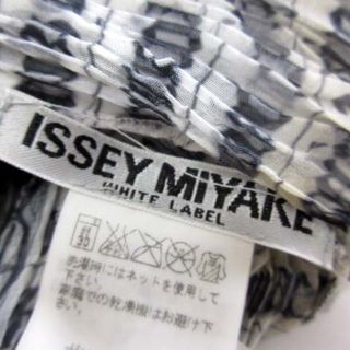 ISSEY MIYAKE - イッセイミヤケ WHITE LABEL 聖書 転写 プリーツ