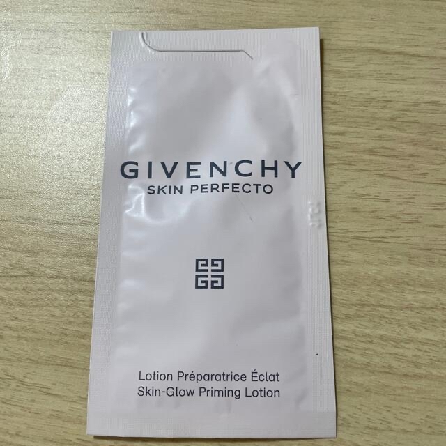 GIVENCHY(ジバンシィ)のGIVENCY プリズムリーブルブラッシュ　　他試供品セット コスメ/美容のベースメイク/化粧品(チーク)の商品写真