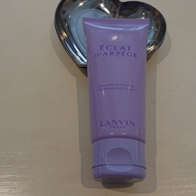 LANVIN(ランバン)のほぼ新品✨ランバン✨エクラドゥアルベージュ✨バンドクリーム100ml コスメ/美容のボディケア(ハンドクリーム)の商品写真