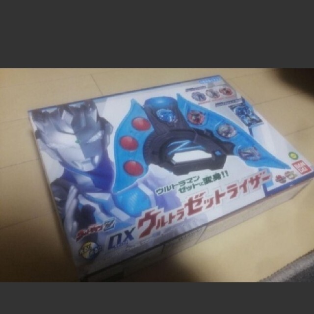 BANDAI(バンダイ)の大人気 箱付きレア DX ウルトラゼットライザー  リク カード メダル セット エンタメ/ホビーのフィギュア(特撮)の商品写真