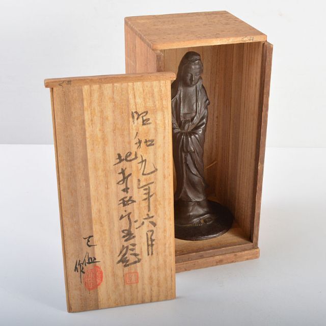 カテゴリ 仏教美術 古銅 観世音菩薩像 仏像 在銘 共箱 V R4592の通販 