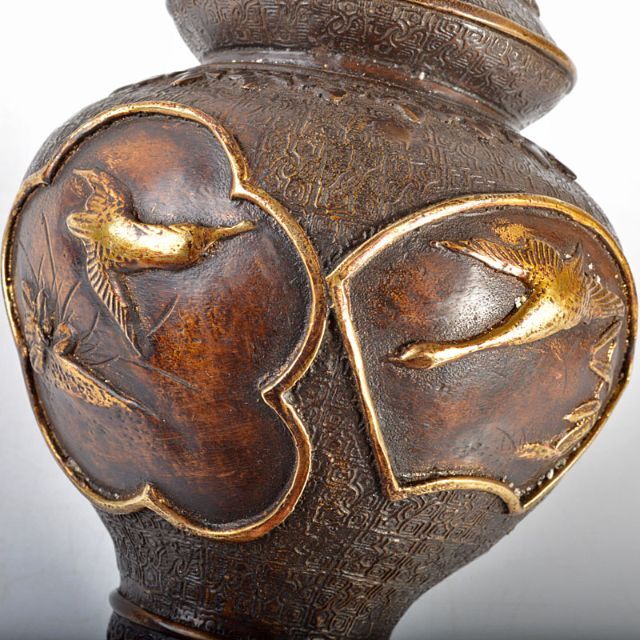 中国 乾隆年製 古銅鍍金 龍鳥文瓶