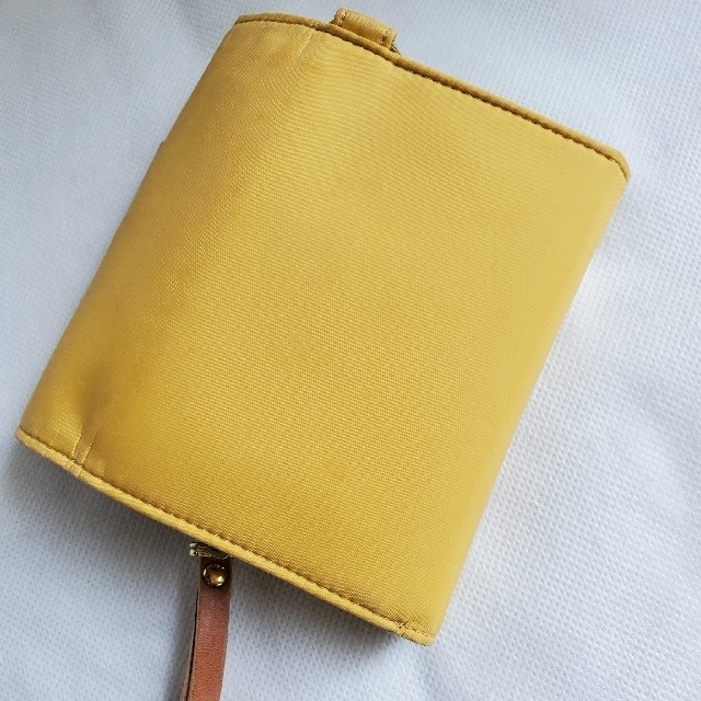 ATELIER SAB(アトリエサブ)のATELIER SAB　二つ折り財布　黄色　カード大量収納！ レディースのファッション小物(財布)の商品写真