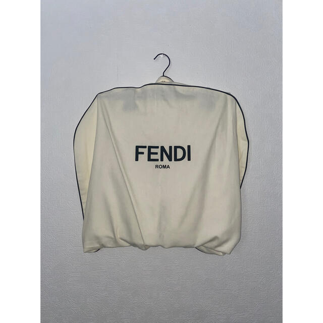 FENDI(フェンディ)のFENDI カーリグラフィ　クリームデニムショートパンツ レディースのパンツ(ショートパンツ)の商品写真