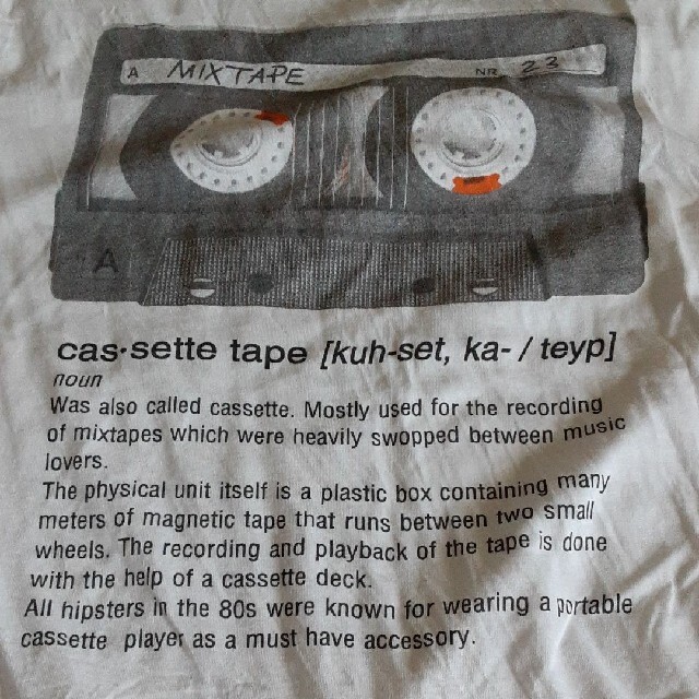 H&M(エイチアンドエム)のDIVIDED(H&M) 　カセットテープ柄　Tシャツ メンズのトップス(Tシャツ/カットソー(半袖/袖なし))の商品写真