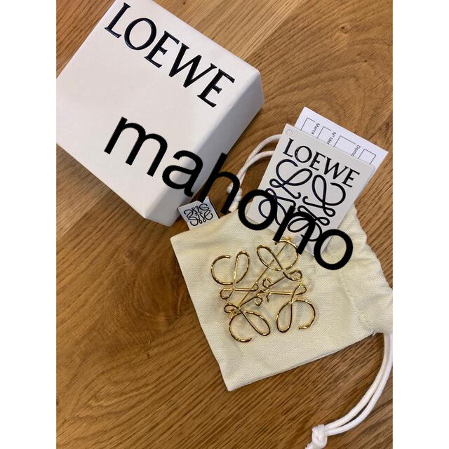 LOEWE アナグラムブローチ ゴールド 1