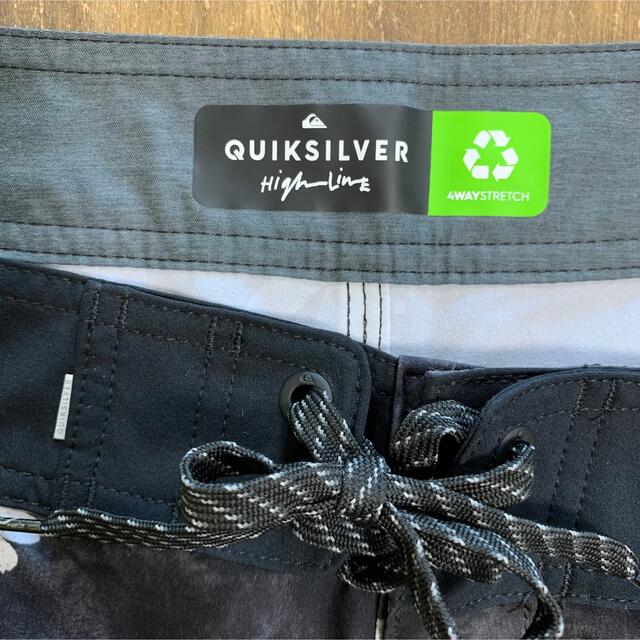 QUIKSILVER(クイックシルバー)のクイックシルバー　サーフパンツ 水着　新品未使用 メンズの水着/浴衣(水着)の商品写真