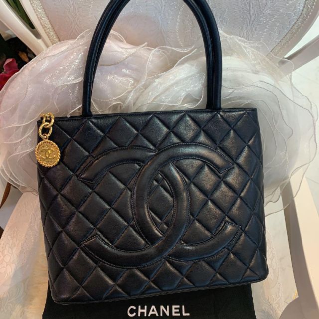 ☆美品☆CHANEL シャネル 復刻トート ラムスキン ブラック約42cm材質