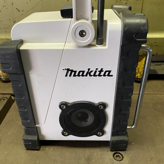 Makita(マキタ)のマキタラジオMR100 スマホ/家電/カメラのオーディオ機器(ラジオ)の商品写真