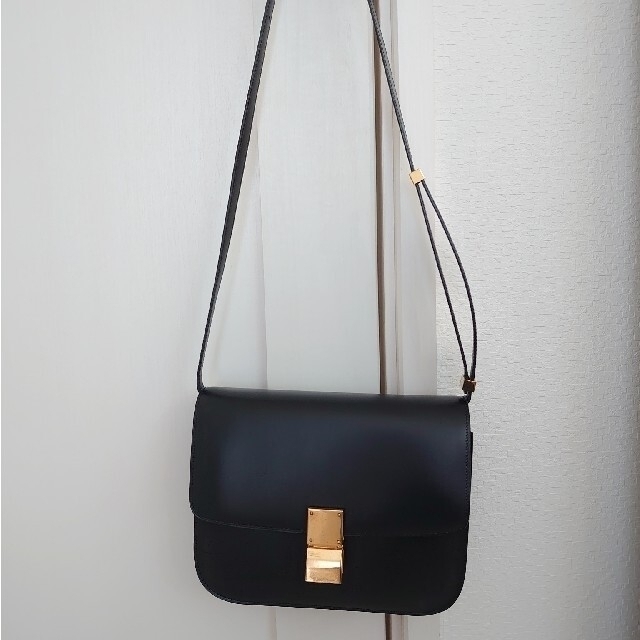 celine(セリーヌ)の本物 セリーヌ クラシックボックス ミディアム 黒 CELINE クラッシック レディースのバッグ(ショルダーバッグ)の商品写真