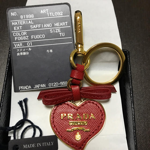 PRADA - PRADA サフィアーノハートキーリングの通販 by ✾✿❀ SHOP¨̮ ...