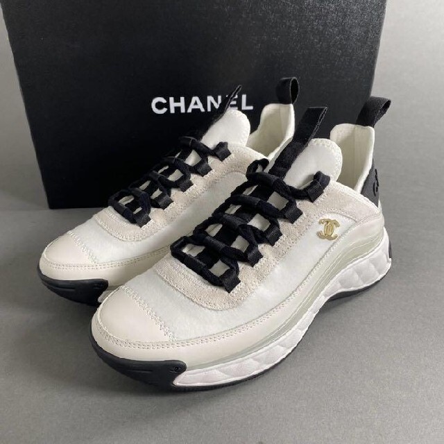 天然石ターコイズ CHANEL 2020春夏コレクション カメリア スニーカー