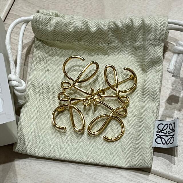 カテゴリ LOEWE 新品 完売 ブローチ ゴールドの通販 by 冬物最終値下げ