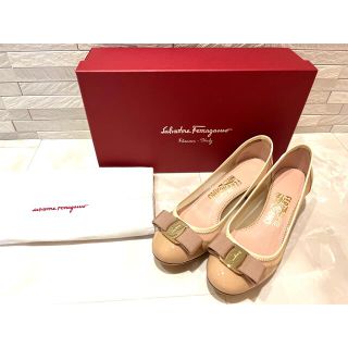 サルヴァトーレフェラガモ(Salvatore Ferragamo)のフェラガモ　ヴァラ　ピンクベージュ　パンプス　新品(ハイヒール/パンプス)