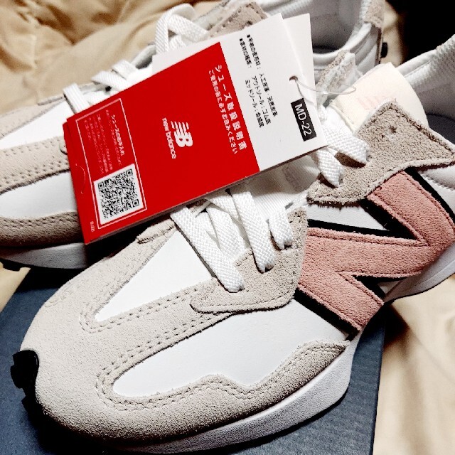 New Balance(ニューバランス)のnew balance　スニーカー　ws327　完売品 レディースの靴/シューズ(スニーカー)の商品写真