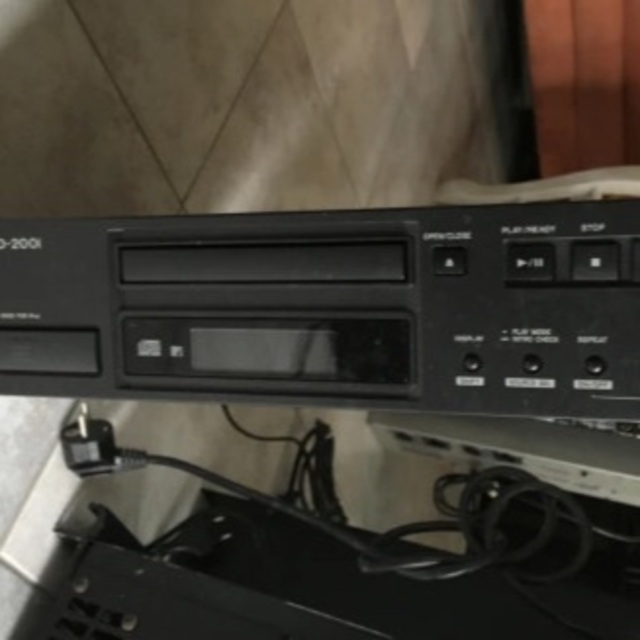 TASCAM CDプレーヤー 業務用 iPodドック搭載 CD-200i