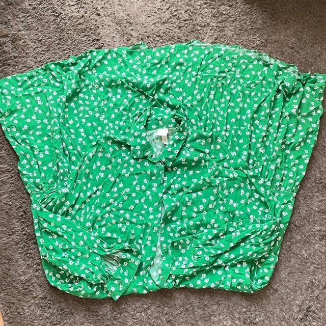 H&M - h&m グリーン ロングワンピース 花柄の通販 by 発送お休み H&M - h&m グリーン ロングワンピース 花柄の通販 by 発送お休み