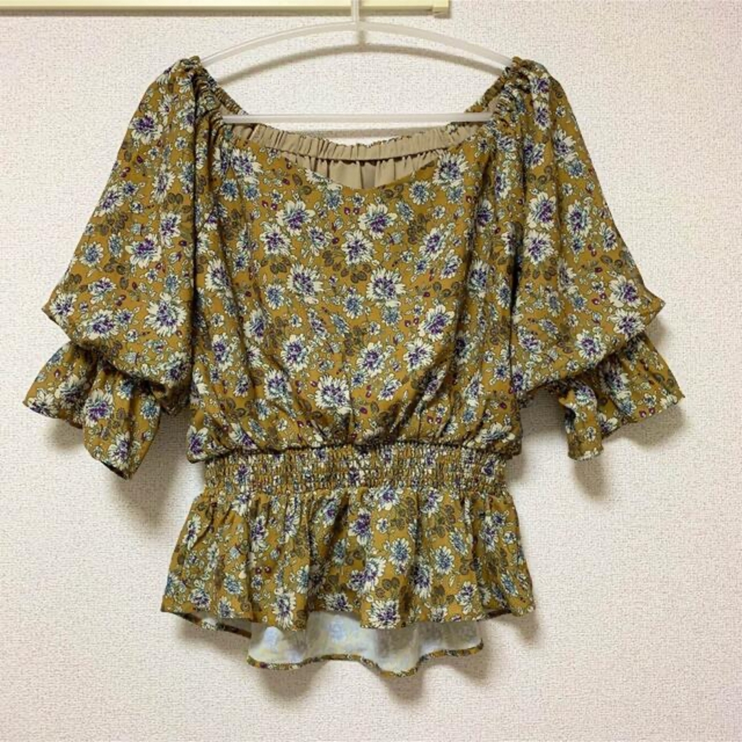 LIP SERVICE(リップサービス)の【値下げ】【美品】LIPSERVICE リップサービス 花柄オフショルカットソー レディースのトップス(カットソー(半袖/袖なし))の商品写真
