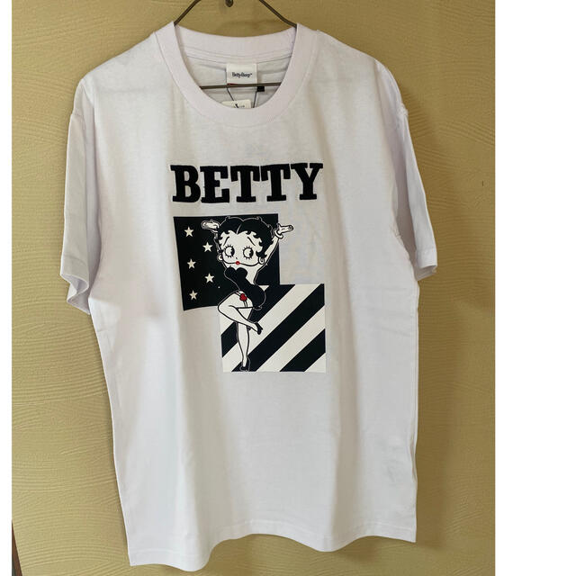 【新品・未使用】 BettyBoop Tシャツ M 白 レディースのトップス(Tシャツ(半袖/袖なし))の商品写真