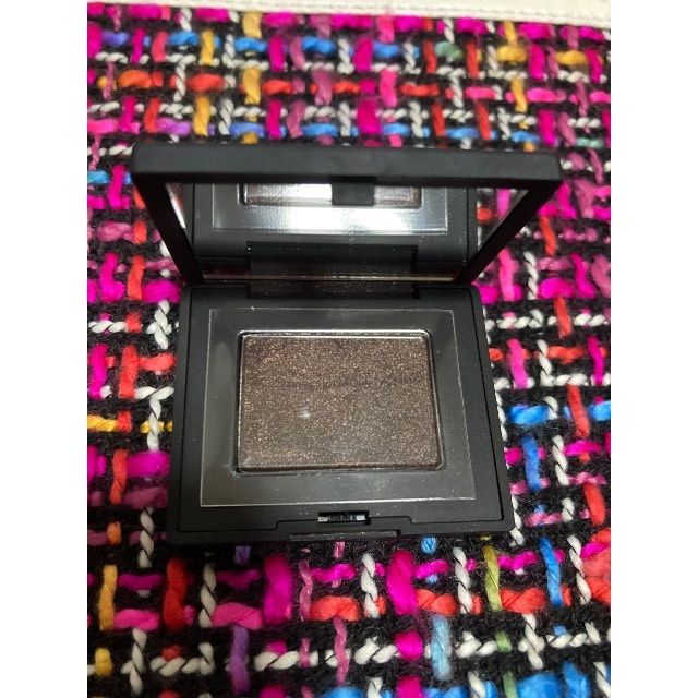 NARS(ナーズ)のナーズ シングルアイシャドー プレシャスメタル NARS コスメ/美容のベースメイク/化粧品(アイシャドウ)の商品写真