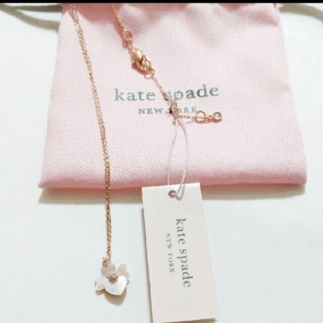 kate spade new york(ケイトスペードニューヨーク)のはらぐも様【新品】kate spade ケイトスペード 　ネックレス、ピアス レディースのアクセサリー(ネックレス)の商品写真