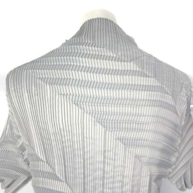 ISSEY MIYAKE(イッセイミヤケ)のイッセイミヤケ  WHITE LABEL プリーツ加工 半袖 カットソー 2 レディースのトップス(カットソー(半袖/袖なし))の商品写真