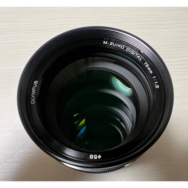 OLYMPUS(オリンパス)の極上品 M.ZUIKO DIGITAL ED 75mm F1.8 レンズフード付 スマホ/家電/カメラのカメラ(レンズ(単焦点))の商品写真