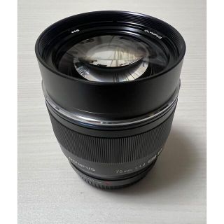 オリンパス(OLYMPUS)の極上品 M.ZUIKO DIGITAL ED 75mm F1.8 レンズフード付(レンズ(単焦点))