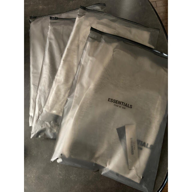 FEAR OF GOD(フィアオブゴッド)のfog essentials 新品　Tシャツ　M L エッセンシャルズ　グレー メンズのトップス(Tシャツ/カットソー(半袖/袖なし))の商品写真