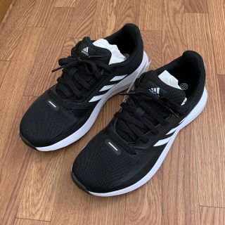 アディダス(adidas)のアディダス ジュニアスニーカー 黒 23.5cm(スニーカー)