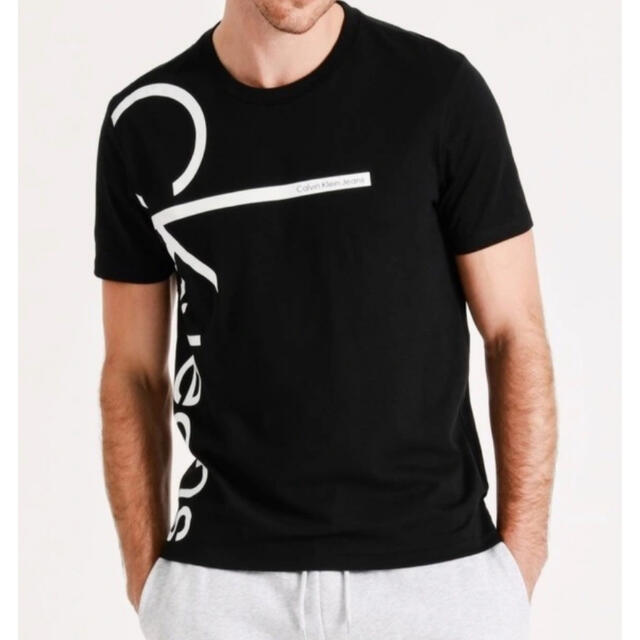 Calvin Klein(カルバンクライン)の新品　Calvin Klein Jeans メンズ  バーティカルロゴ　Tシャツ メンズのトップス(Tシャツ/カットソー(半袖/袖なし))の商品写真