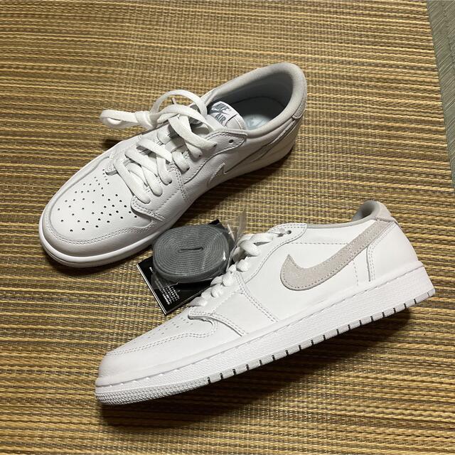 NIKE(ナイキ)のNIKE AIR JORDAN 1 LOW OG NEUTRAL GREY メンズの靴/シューズ(スニーカー)の商品写真