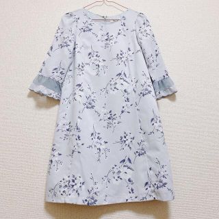 ミッシュマッシュ(MISCH MASCH)のミッシュマッシュ　花柄水色ワンピース　美人百科　デート婚活(ひざ丈ワンピース)