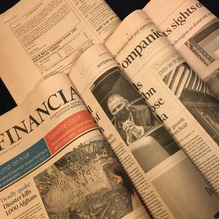 英字新聞FT サーモンピンク色　　　　　　　　18頁(見開き4枚＋半裁1枚)(印刷物)