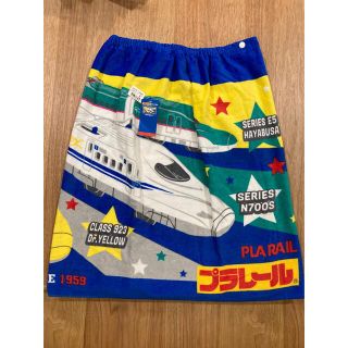 タカラトミー(Takara Tomy)の新品　ラップタオル　プラレール　60cm バスタオル 男の子　プール　新幹線(タオル/バス用品)